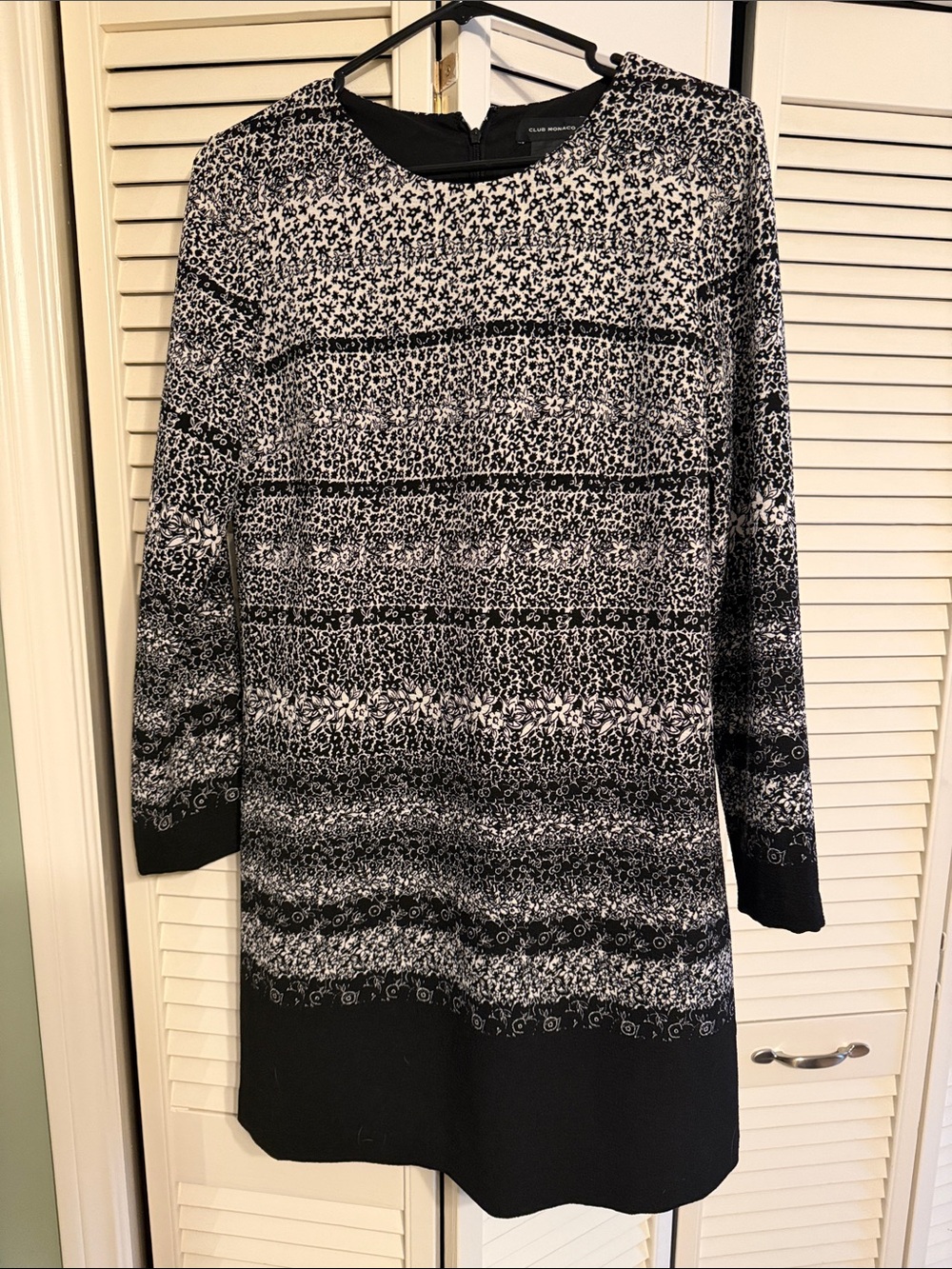 Club Monaco Monochrome Patterned Long-Sleeve Shift Dress